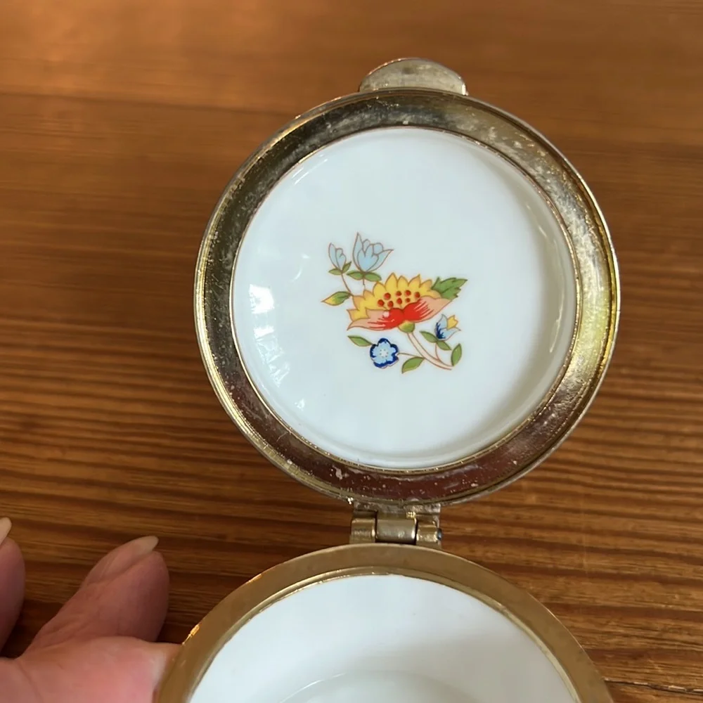 Vintage Aynsley Bone China England “Cottage Garden” Trinket Box - Picture 3 of 7
